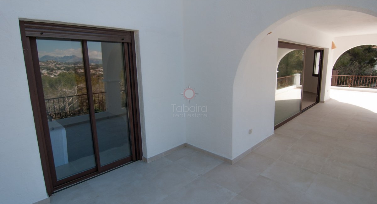 Modernisierte Villa mit Meerblick zum Verkauf in Paichi Moraira
