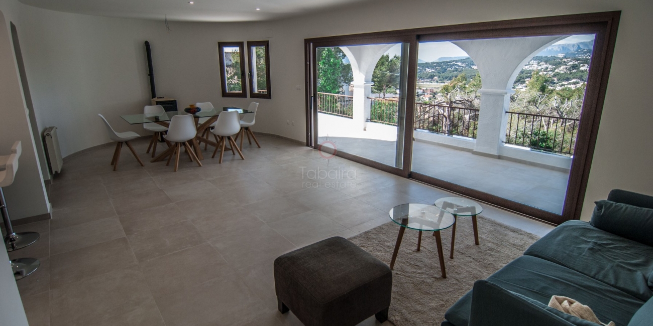 Modernized sea view villa for sale in Paichi Moraira