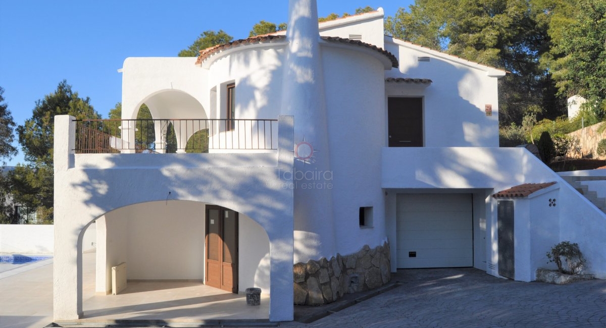Villa vue mer modernisée à vendre à Paichi Moraira