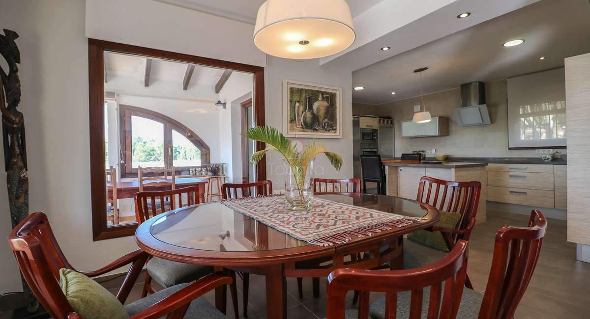 kitchen and dining room in the property in el portet moraira