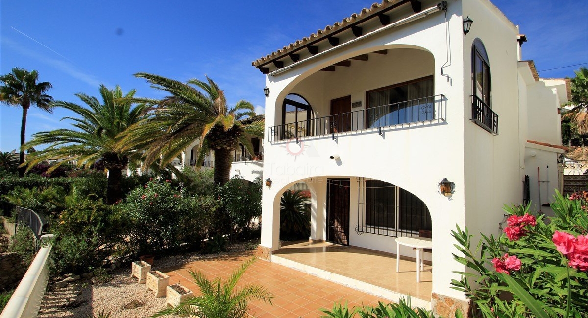 Community villa with sea views for sale in Moraira