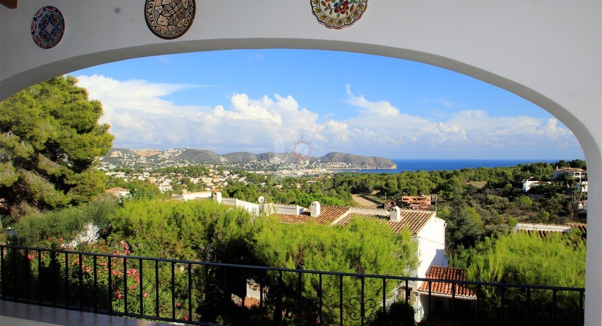 ▷ Community villa with sea views for sale in Moraira