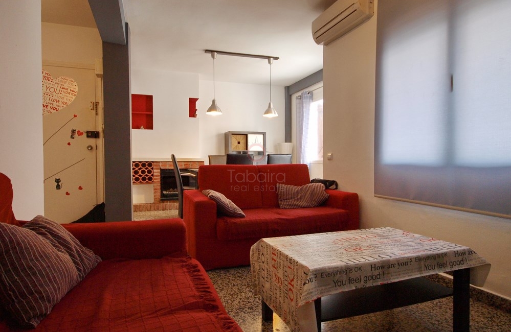 ▷ Apartamento de tres dormitorios en venta en el centro de Moraira.