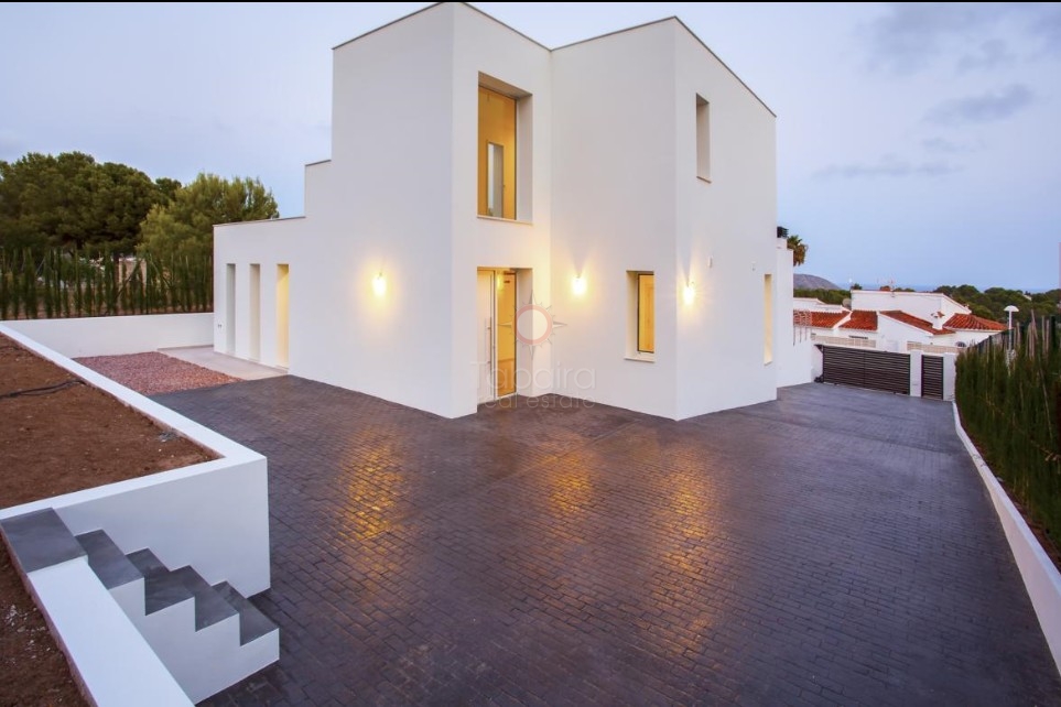 Villa moderne avec vue sur la mer à vendre à Benimeit