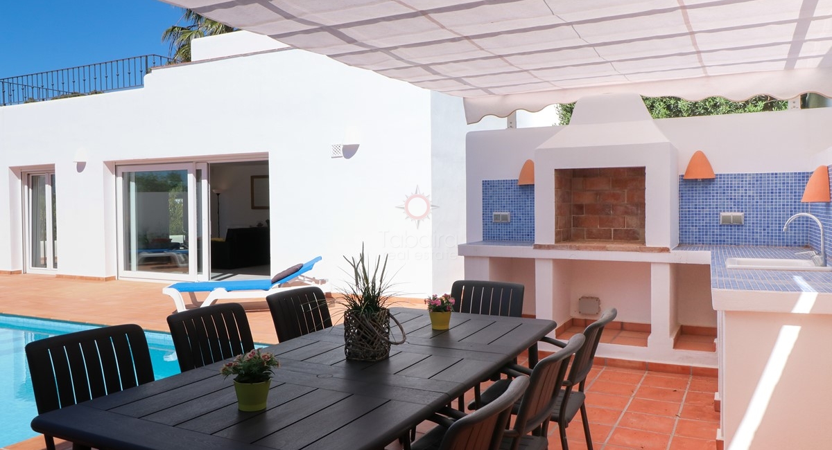 ▷ Villa im Ibiza-Stil zum Verkauf in Pla del Mar Moraira