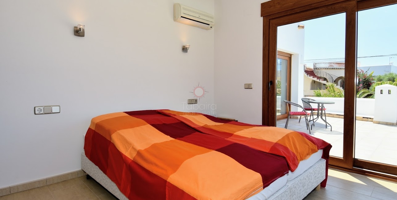 ▷ villa met vier slaapkamers te koop in Pla del Mar Moraira