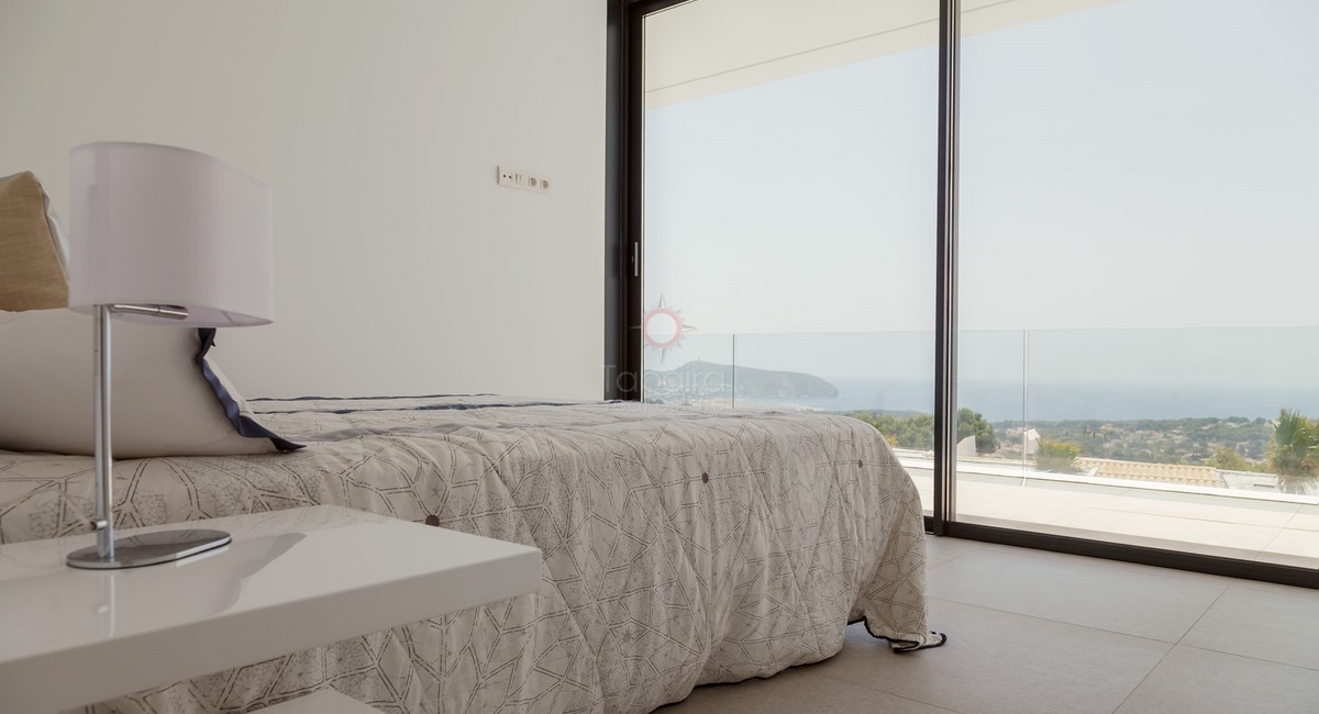 Villa contemporánea con vistas al mar en venta en Moraira