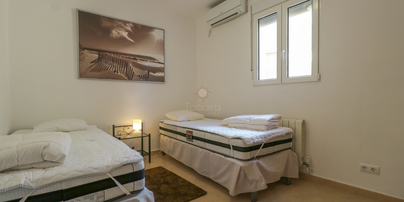 ▷ Luxuriöse Villa mit vier Schlafzimmern zum Verkauf in El Portet Moraira