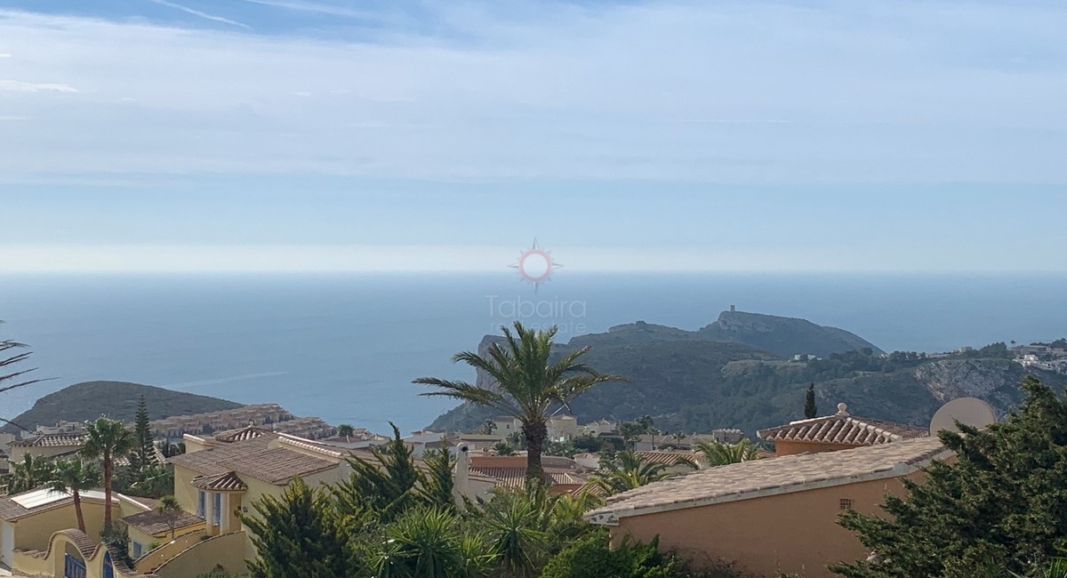 Villa mit Meerblick zum Verkauf in Cumbre del Sol direkt am Meer