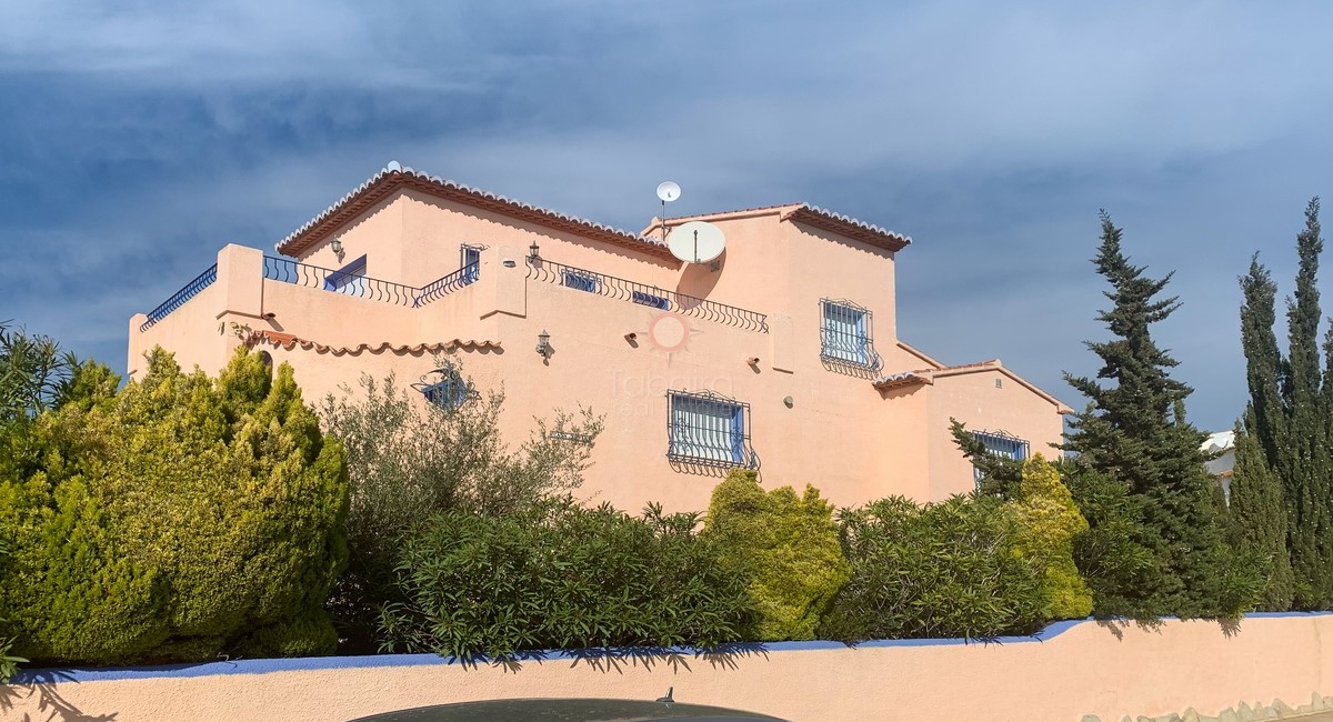 Villa mit Meerblick zum Verkauf in Cumbre del Sol direkt am Meer
