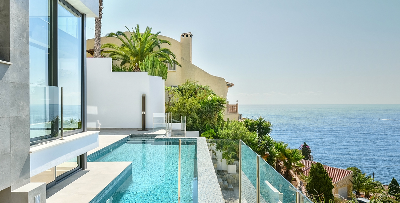 ▷ Luxury villa for sale in Calpe next to the beach and Marina