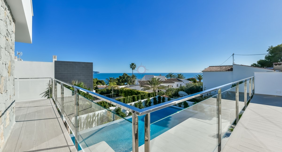 Neubau Villa zum Verkauf in Calpe neben dem Strand