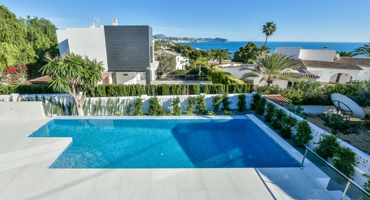 Neubau Villa zum Verkauf in Calpe neben dem Strand