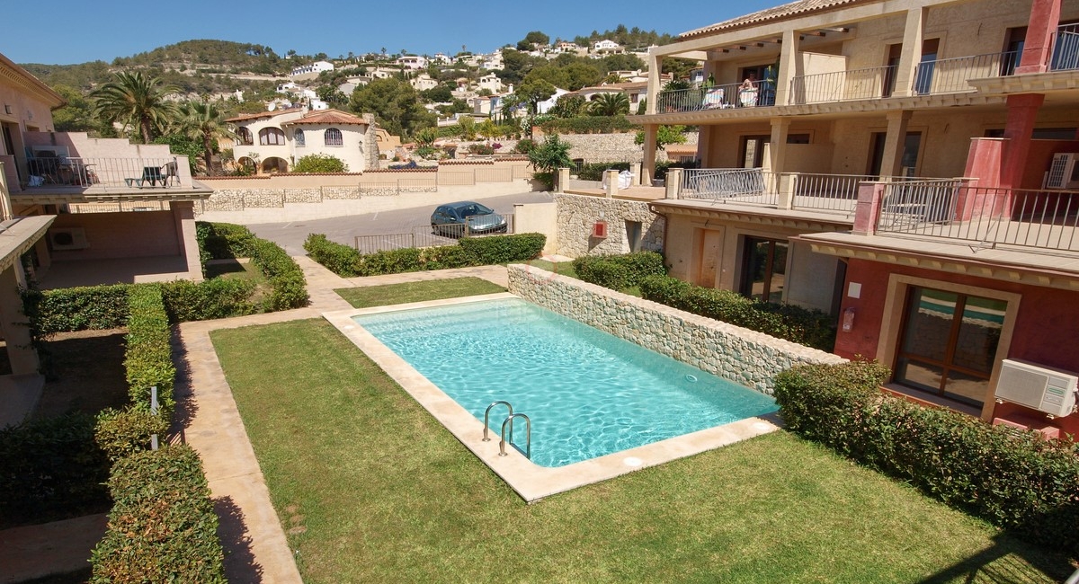 Second pool area in Jardines de Montemar