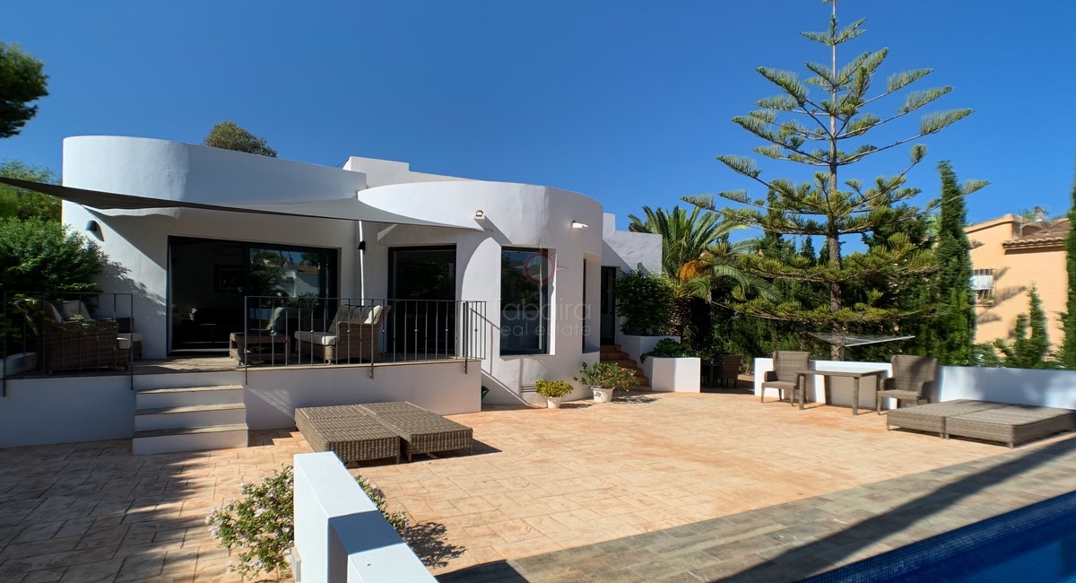 Moderne Villa zum Verkauf in Cometa Moraira in der Nähe der Stadt