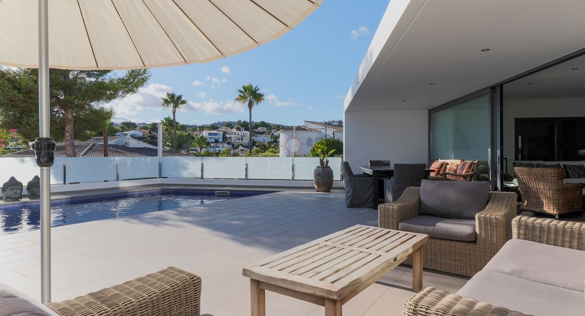 Villa de nueva construcción con vistas al mar en venta en Moraira España