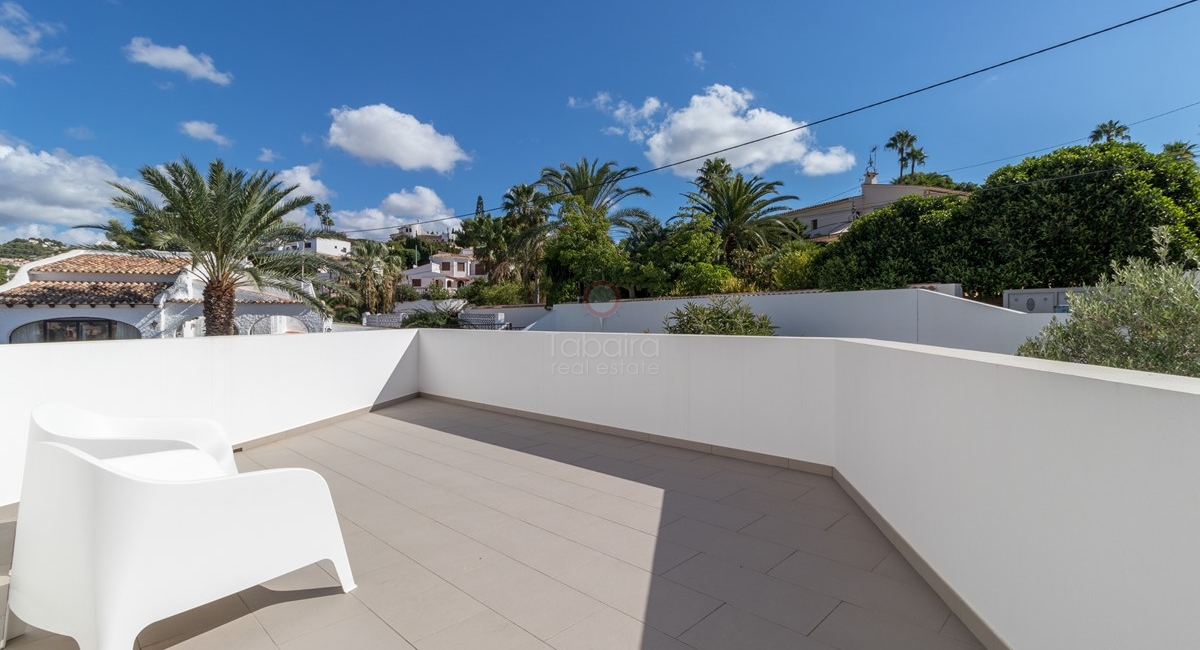 Nieuwbouw villa met zeezicht te koop in Moraira, Spanje