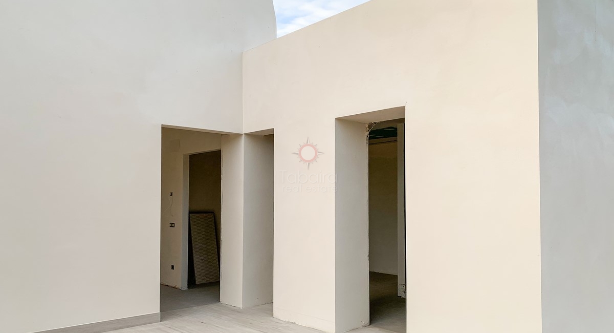 ▷ Nybyggd villa till salu i Calpe mycket nära stranden