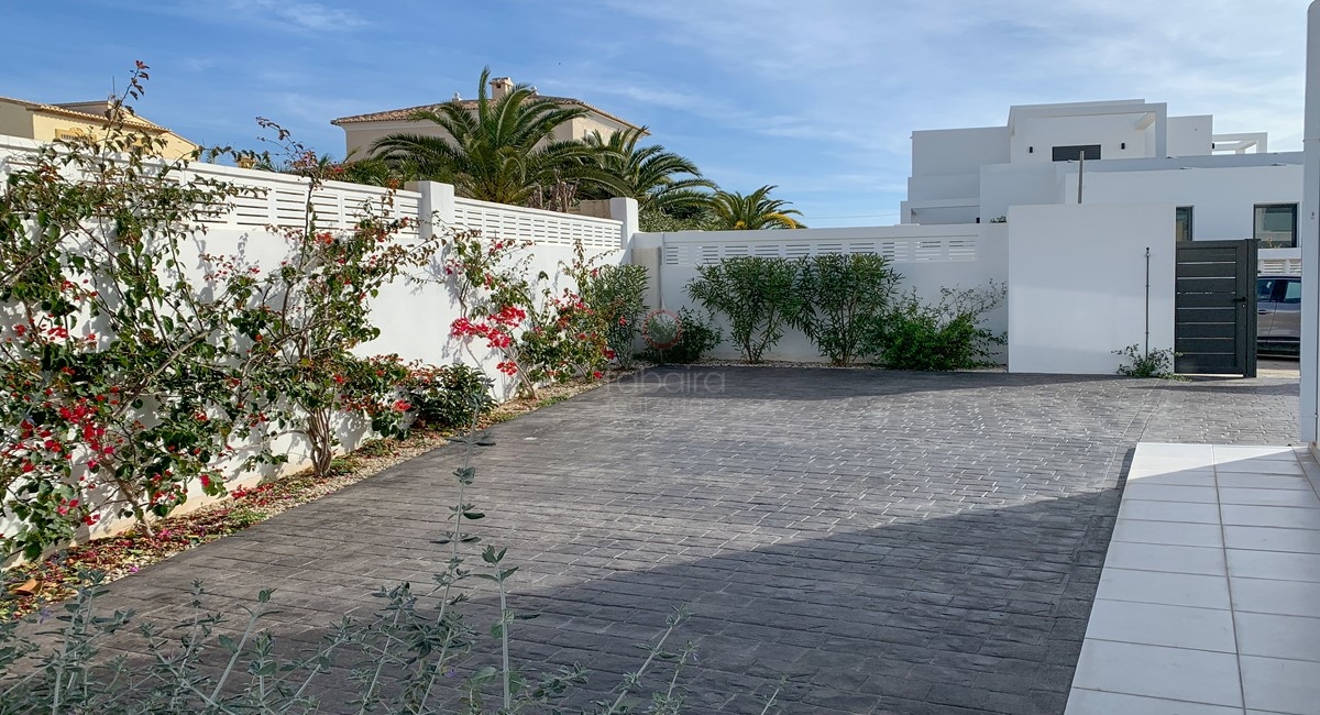 Nieuwbouw villa te koop in Calpe op loopafstand van het strand