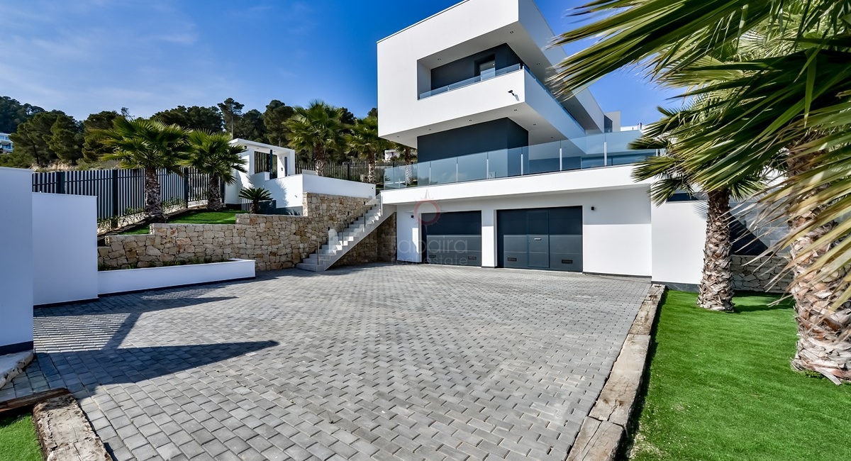 Luxe villa met uitzicht op zee te koop in Javea