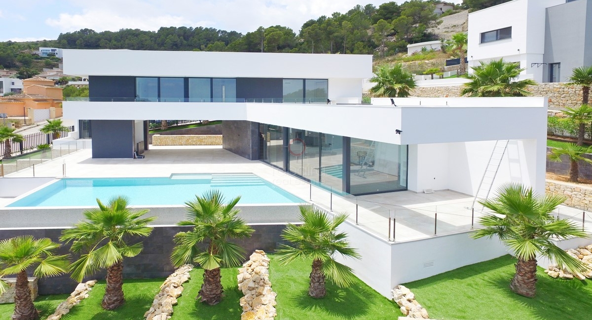 Luxe villa met uitzicht op zee te koop in Javea