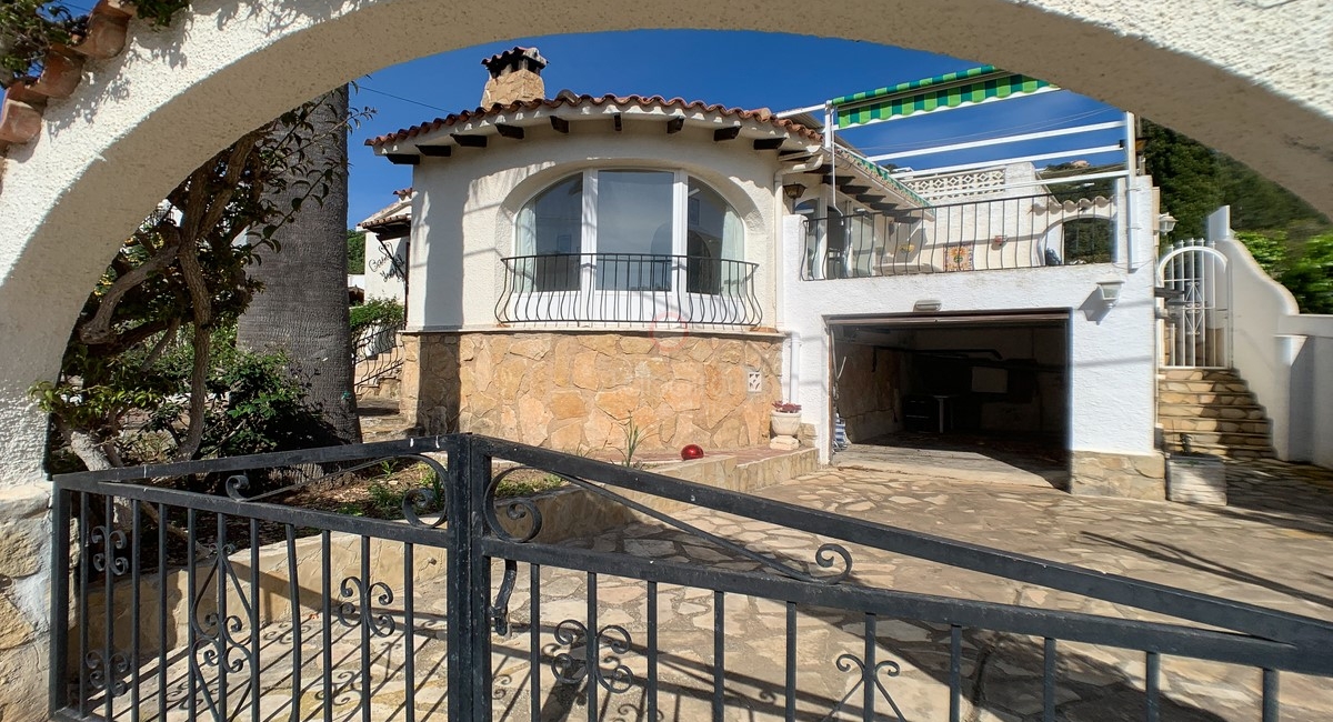 Cheap villa for sale in Moraira
