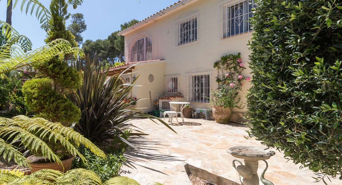 ▷ Villa for sale in Cometa Moraira close to amenities