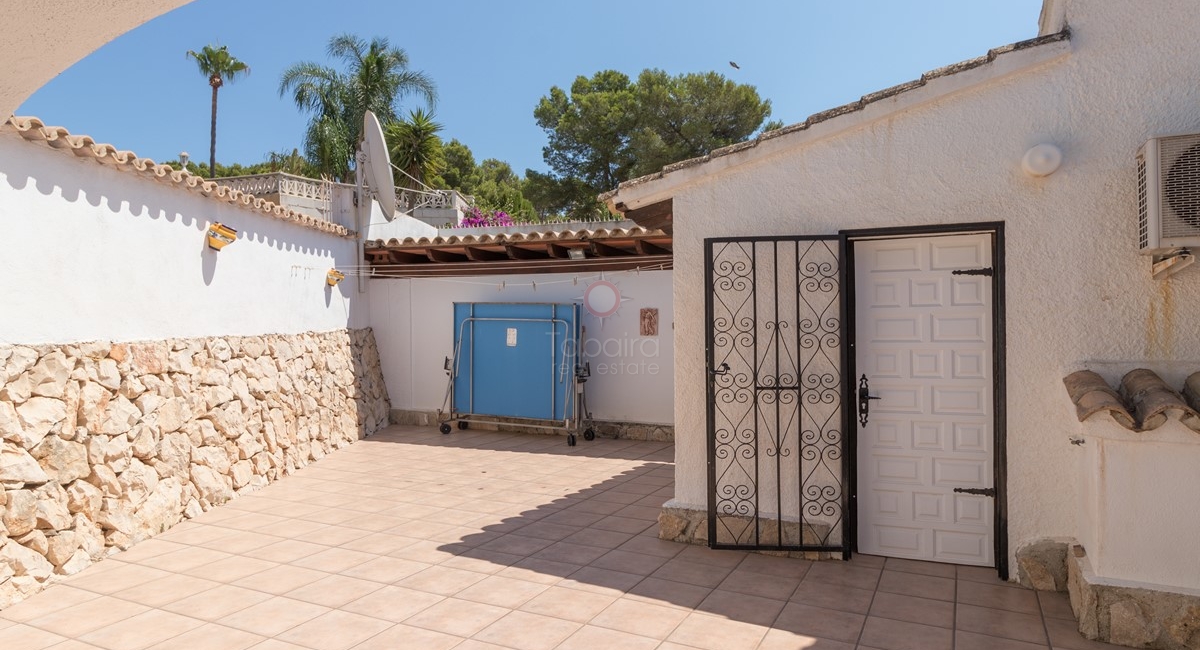 Een uitstekende gelijkvloerse villa te koop in La Sabatera Moraira