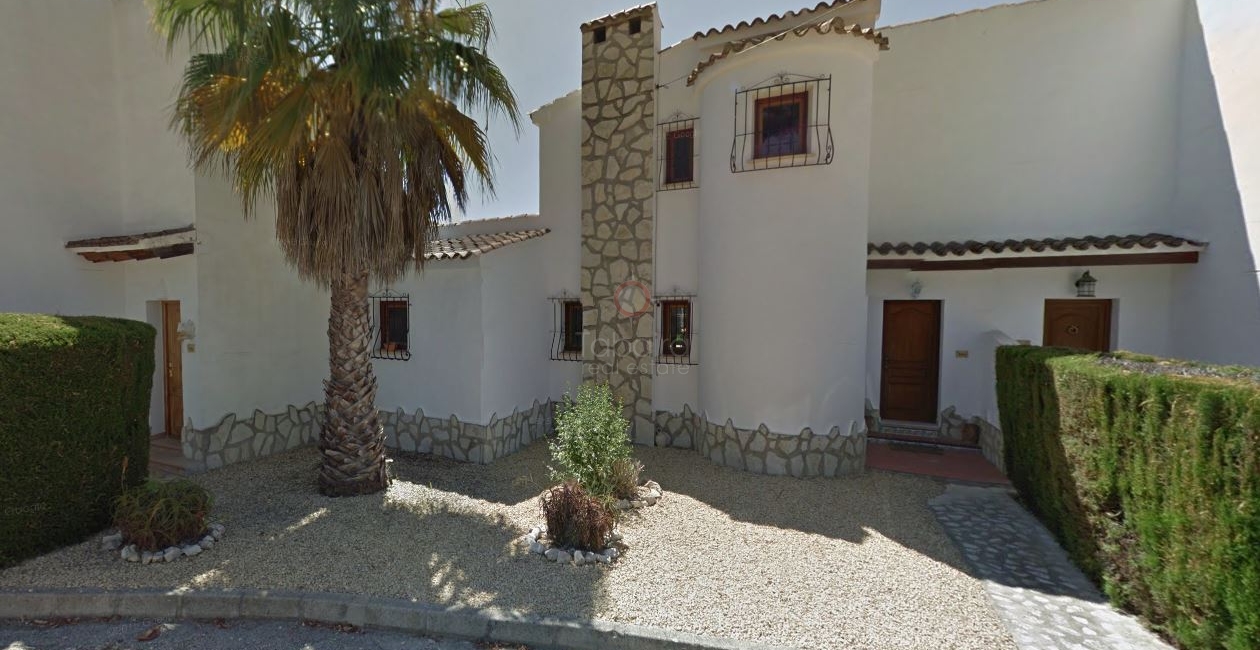 Mediterrane villa te koop in Moraira naast de stad