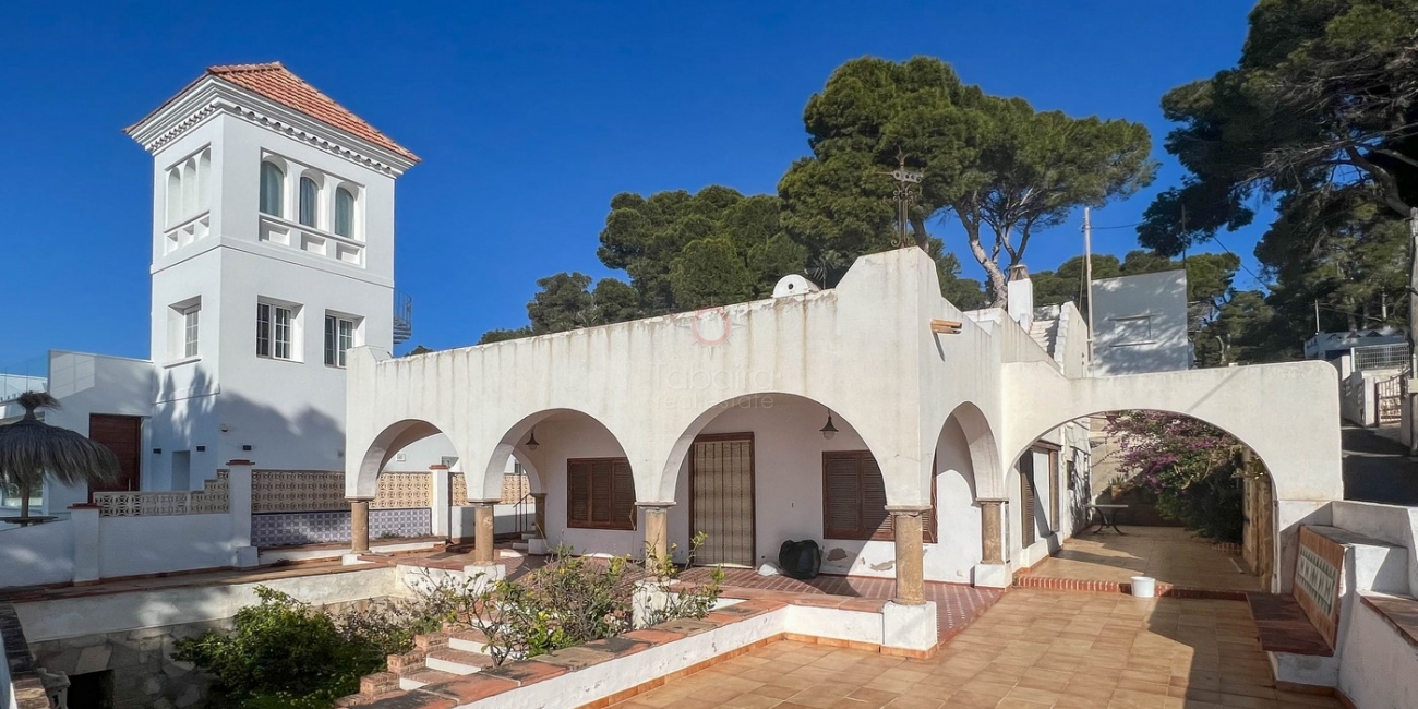 First-line to the sea villa for sale in Cometa Moraira