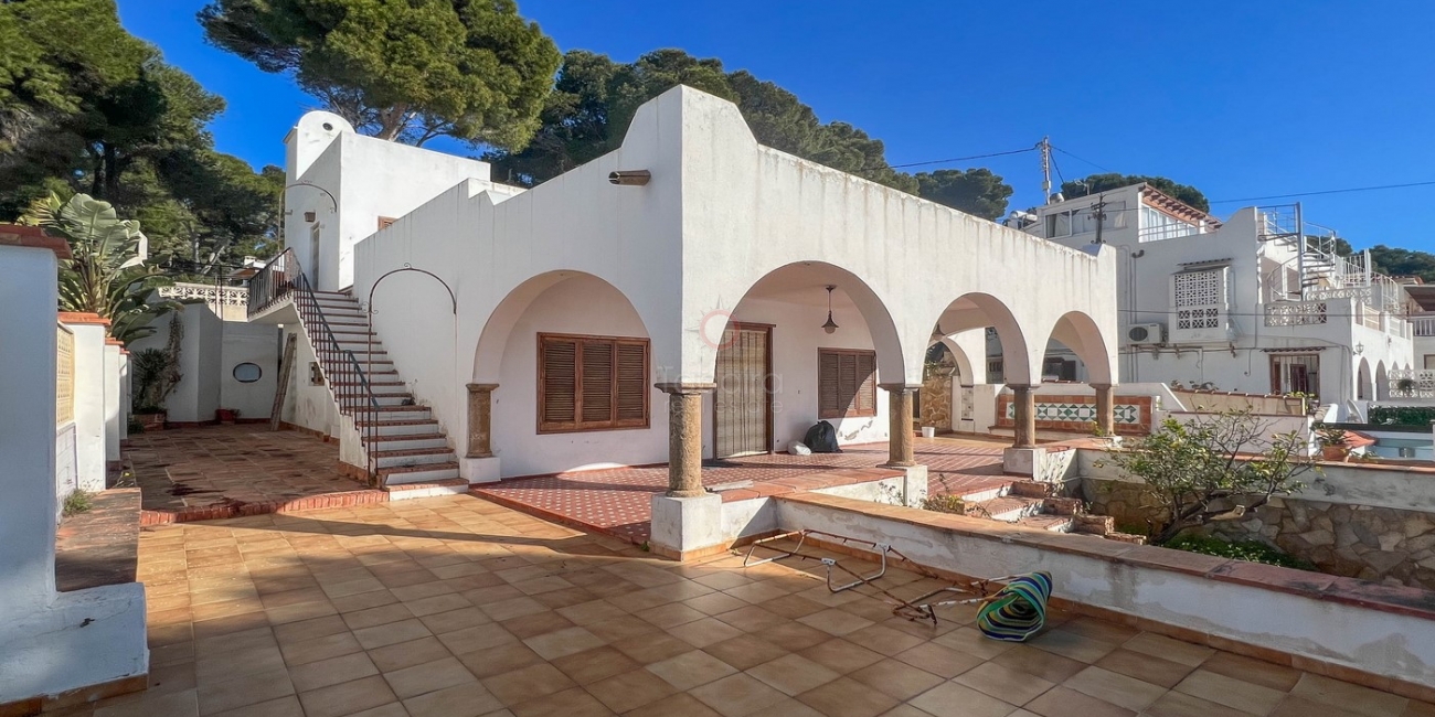 First-line to the sea villa for sale in Cometa Moraira