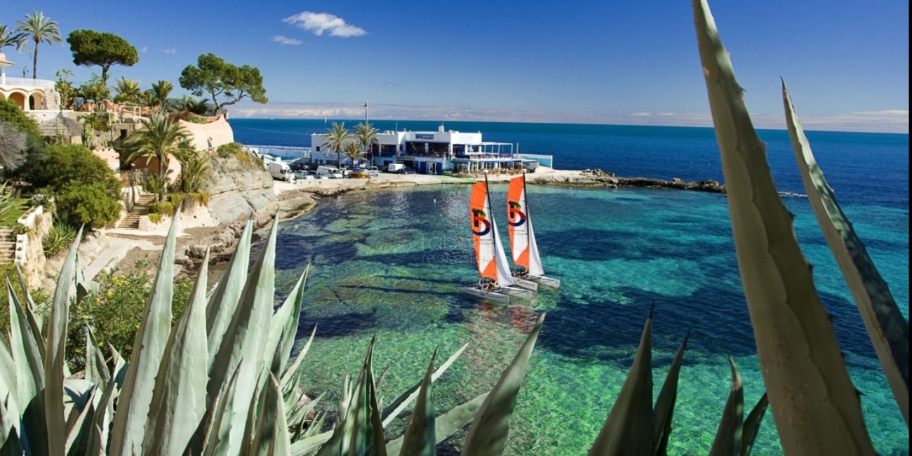 ▷ Villa de diseño moderno con vistas al mar en venta en La Fustera Benissa