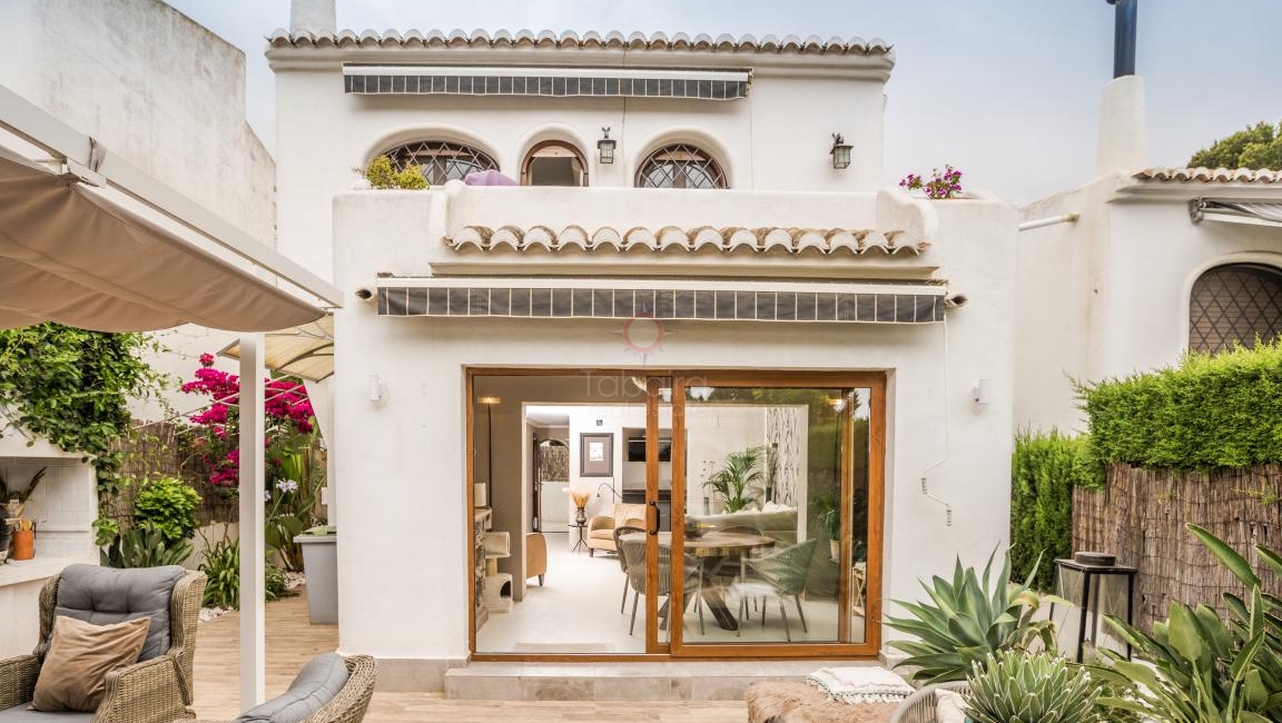 Luxe gerenoveerde villa te koop in Cometa Moraira