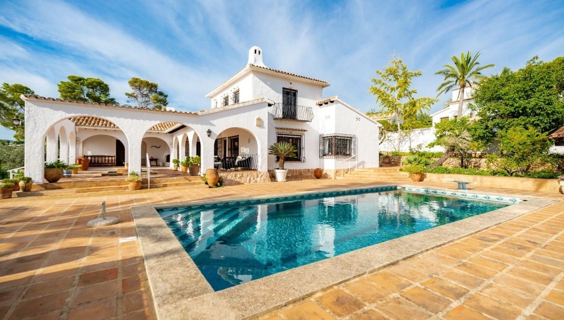 Eine schöne traditionelle Villa zum Verkauf in Pla del Mar Moraira