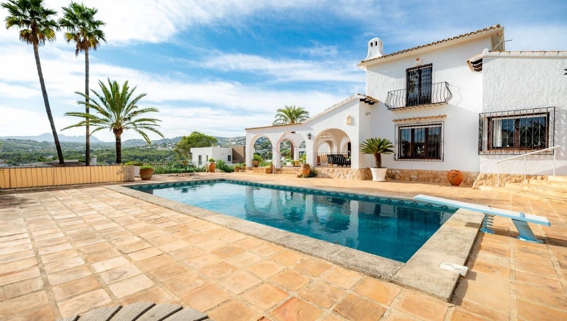 Een prachtige traditionele villa te koop in Pla del Mar Moraira
