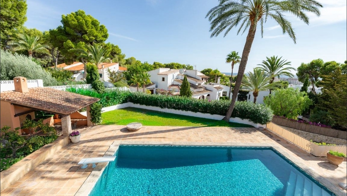 Villa for sale in Pla del Mar next to Moraira