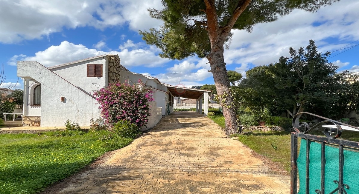 Villa con jardín privado en venta en Moraira