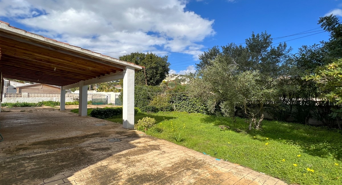 Villa mit privatem Garten zum Verkauf in Moraira