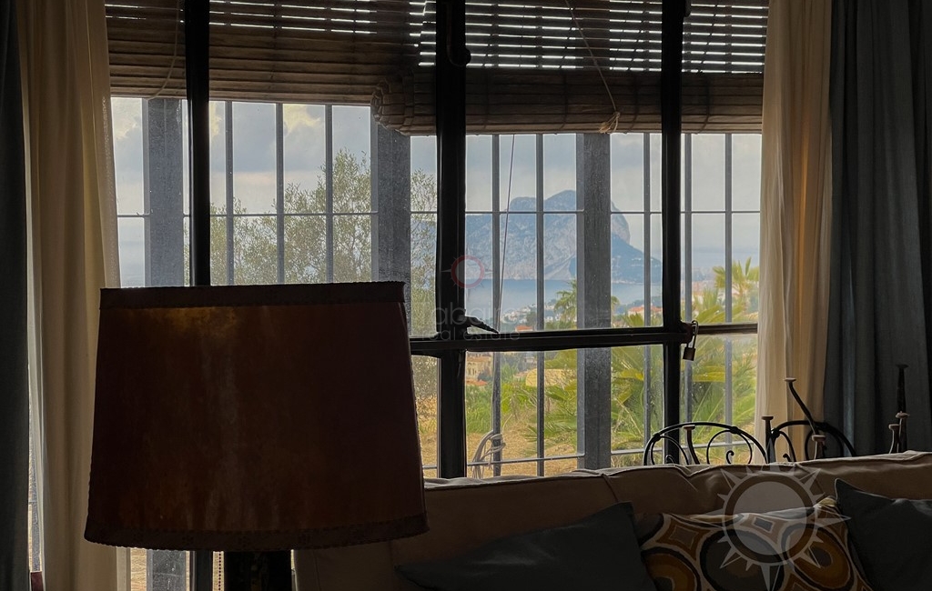 Вилла с видом на море на продажу на побережье Морайры