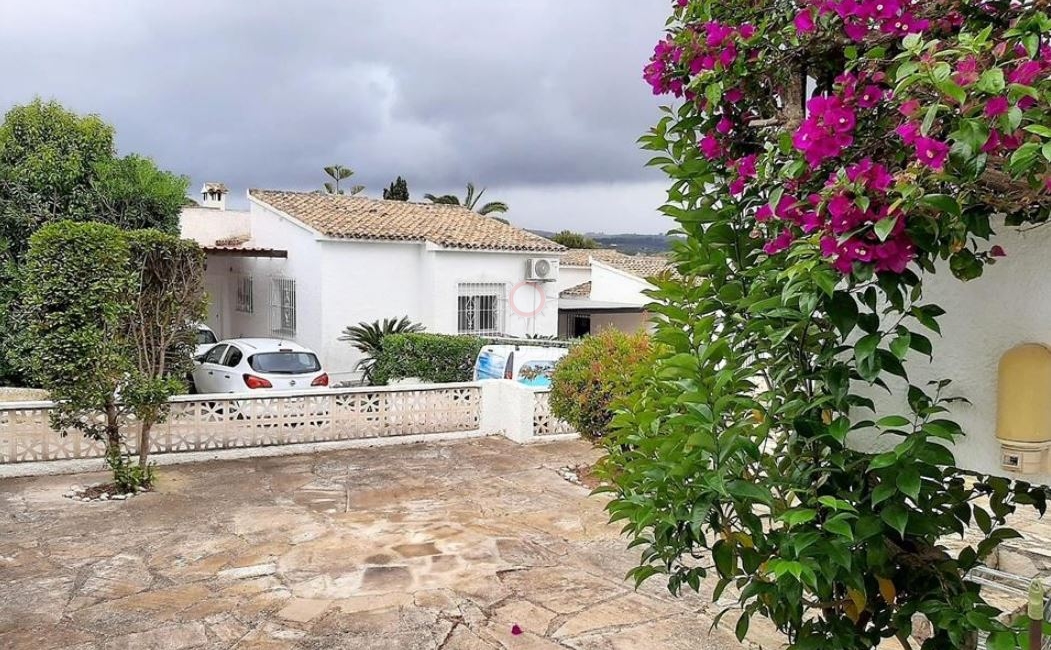 Eine wunderschöne Villa zum Verkauf im Villotel Moraira, fußläufig zu den Dienstleistungen