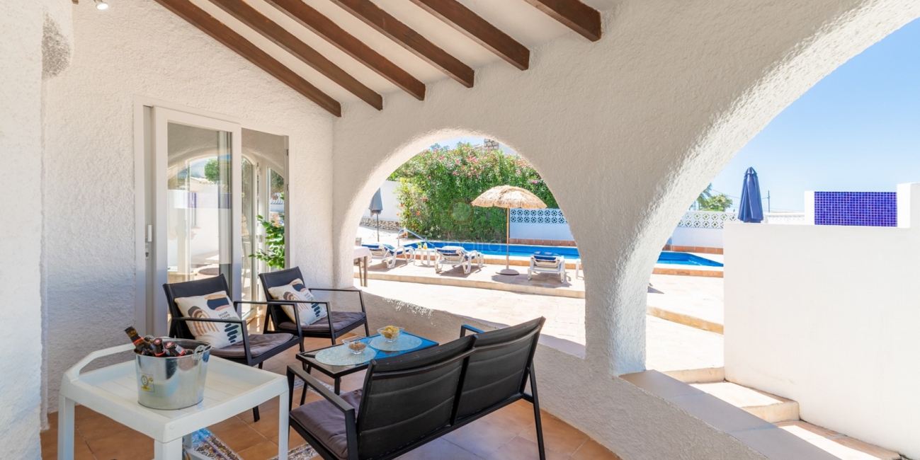 Villa con vistas al mar en venta en Baladrar Benissa junto a la playa