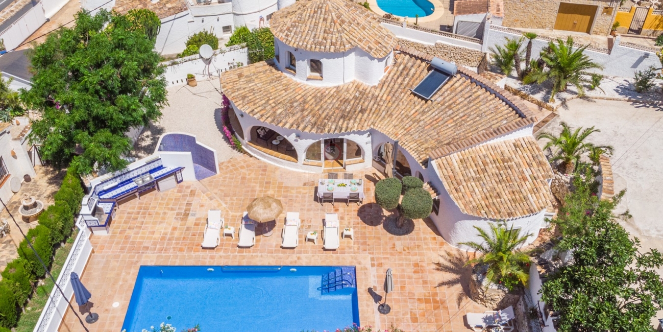 Sea view villa for sale in Baladrar Benissa next to the beach