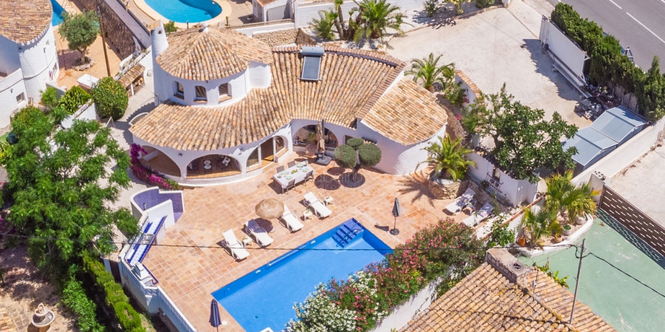 Villa mit Meerblick zum Verkauf in Baladrar Benissa direkt am Strand
