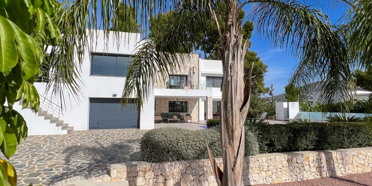 Moderne Villa te koop met zeezicht in Moraira