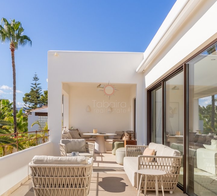 Moderne Villa im Ibiza-Stil in San Jaime Moraira