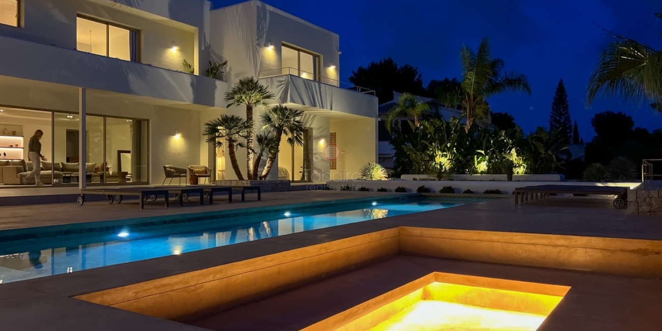 Lyxig villa i Ibiza-stil till salu i San Jaime Moraira