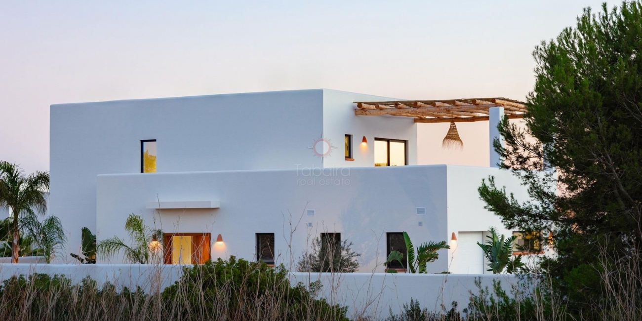 ▷ Luxusvilla im Ibiza-Stil zum Verkauf in Moraira
