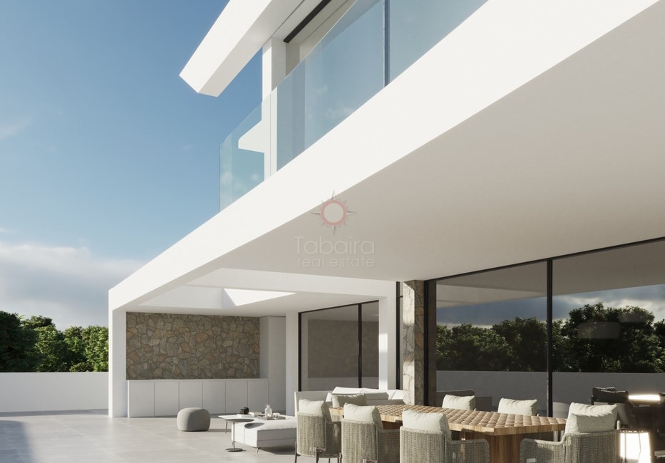 Luxe villa met zeezicht te koop in Moraira.