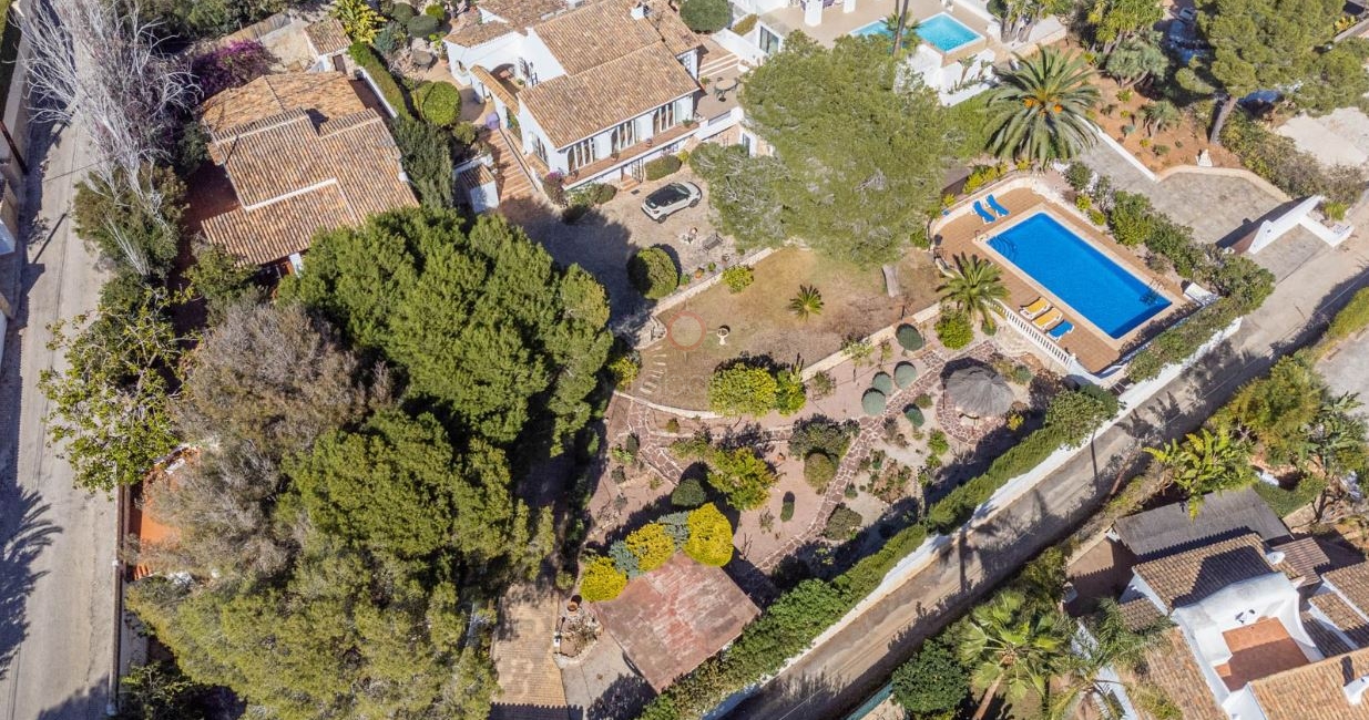 Villa mediterránea en venta junto a la playa El Portet Moraira