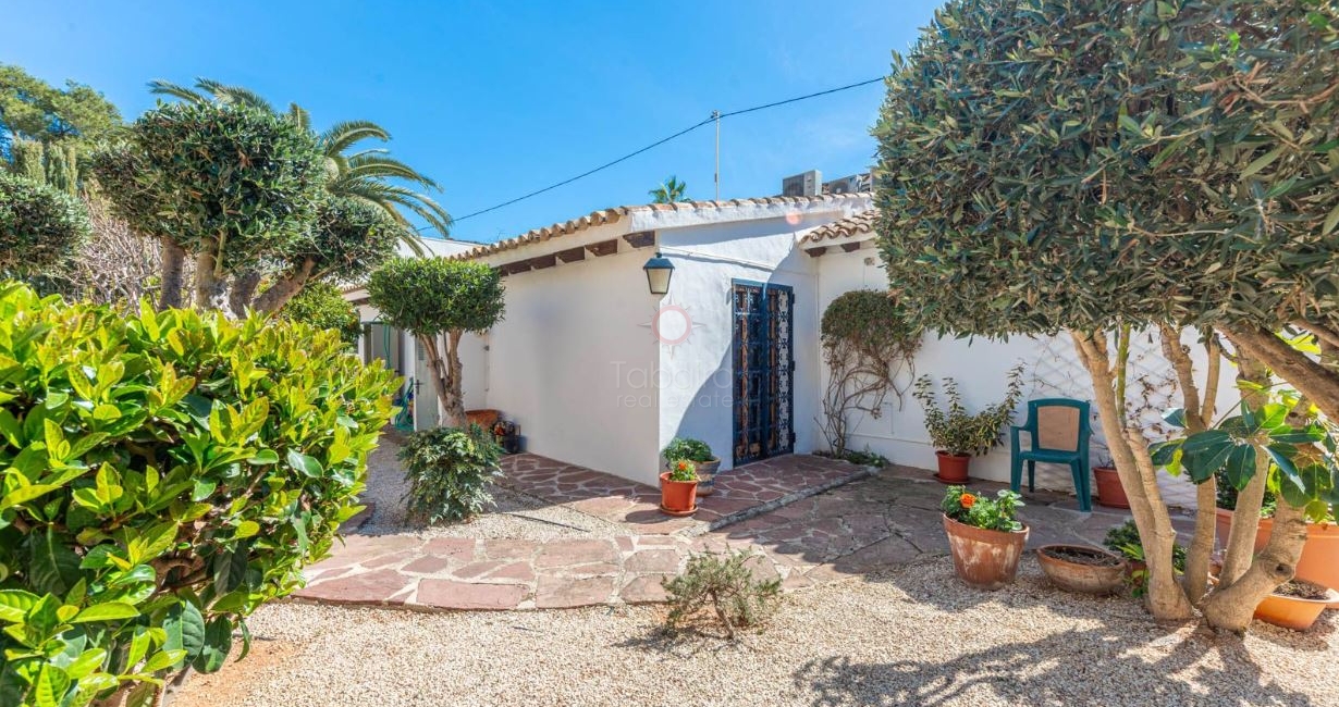 Villa méditerranéenne à vendre à côté de la plage El Portet Moraira